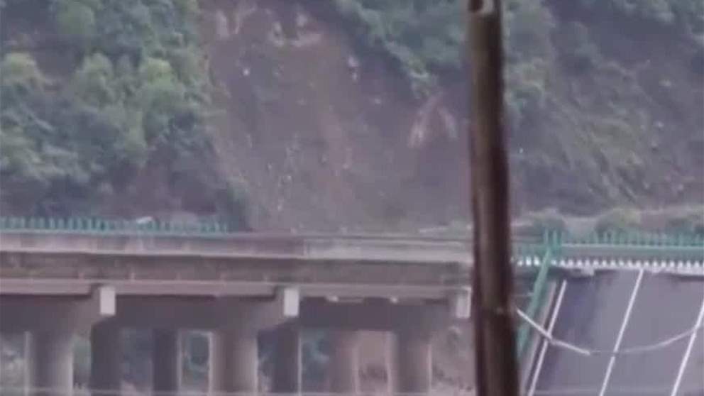 انهيار جسر في الصين يخلف 11 قتيلا على الأقل و60 مفقودا 