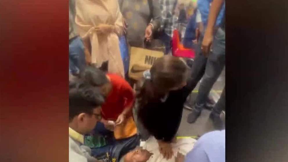 طبيبة هندية تنقذ رجلا من الموت اثر تعرضه لنوبة قلبية في مطار دلهي